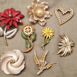 Vintage Brooches/Pins Asstd 8 Flowers/Heart